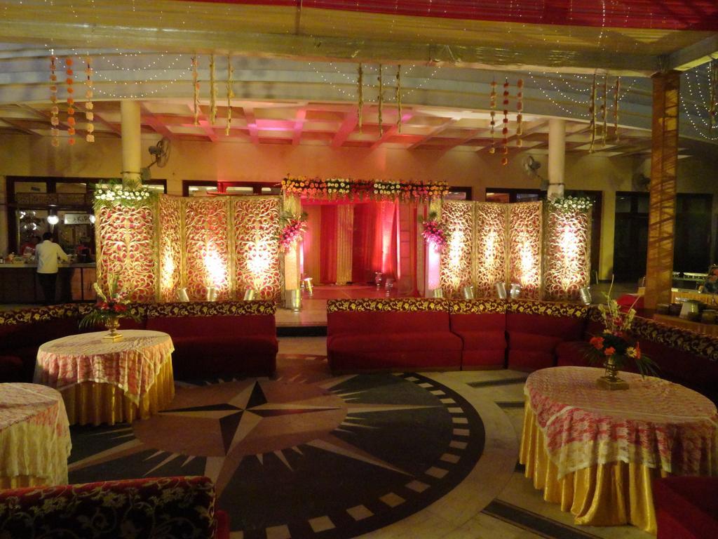 Gulmor Hotel Ludhiana Exterior foto