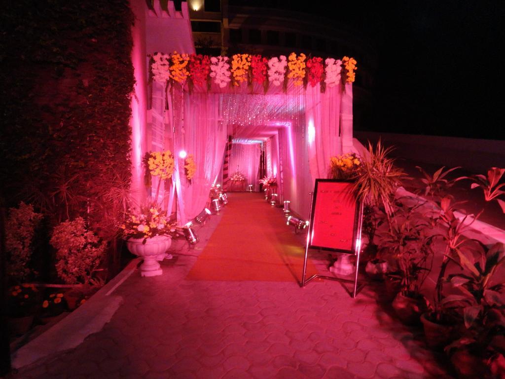 Gulmor Hotel Ludhiana Exterior foto