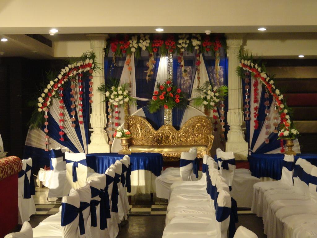 Gulmor Hotel Ludhiana Exterior foto