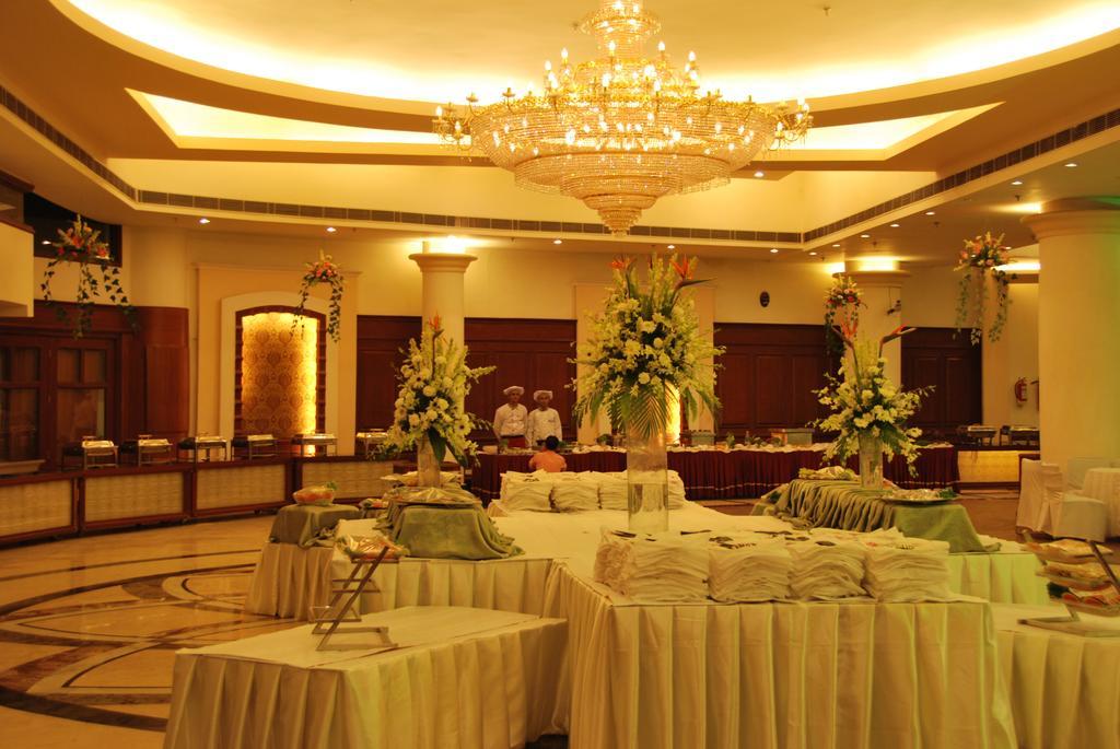 Gulmor Hotel Ludhiana Exterior foto