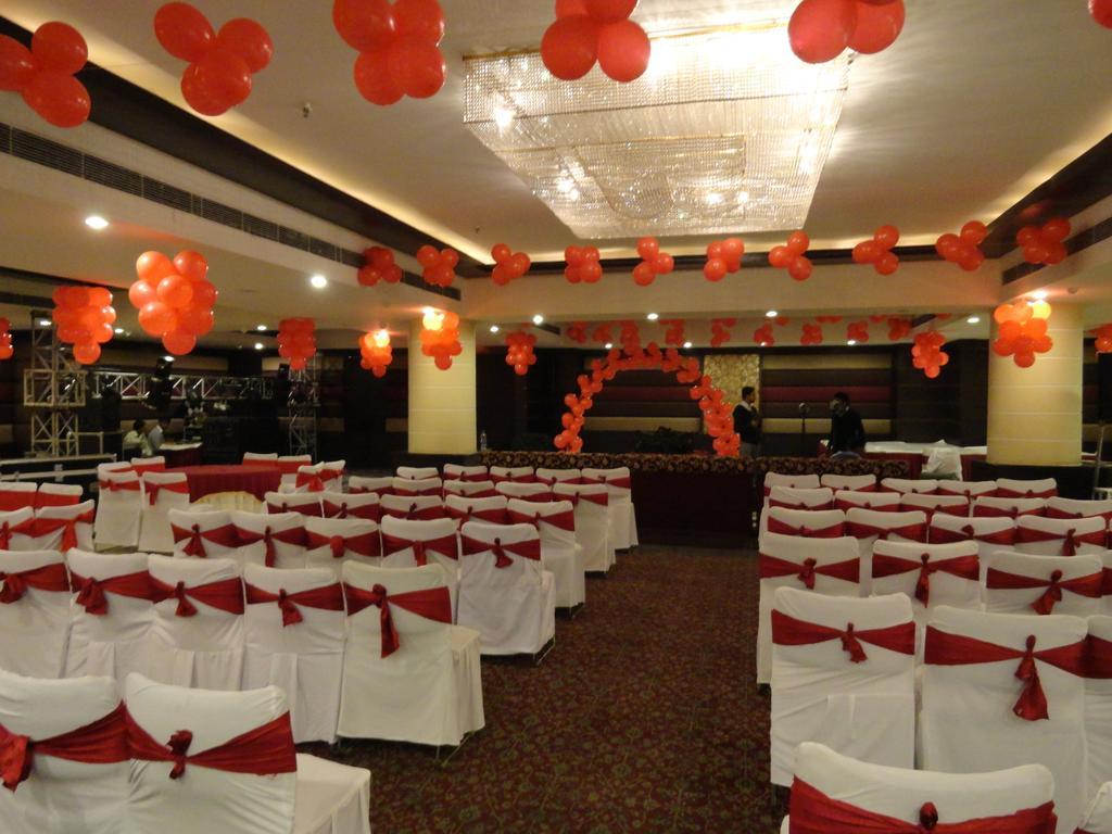 Gulmor Hotel Ludhiana Exterior foto